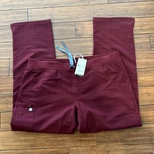 NWT! Burgundy kade cargo FIGS scrub pants